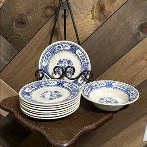 Vintage Royal China Set of (8) 6 1/2 “ plates and (1) bowl  Ships for FREE